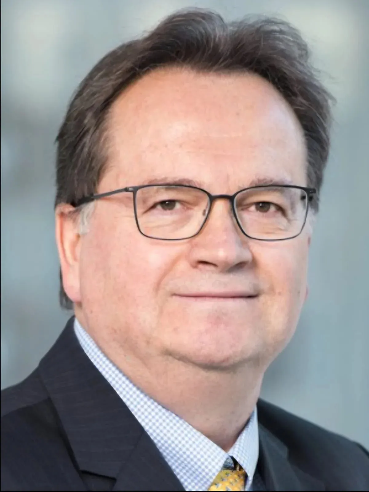 Portrait of Prof. Dr. Enis Barış, Chief Advisor, Global Healthcare at BronchoTech